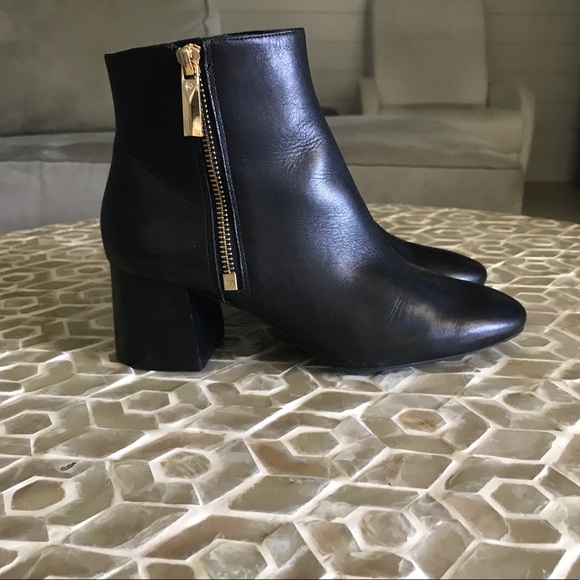 LIKE NEW!  MICHAEL Michael Kors Alane Flex Bootie - Picture 11 of 12